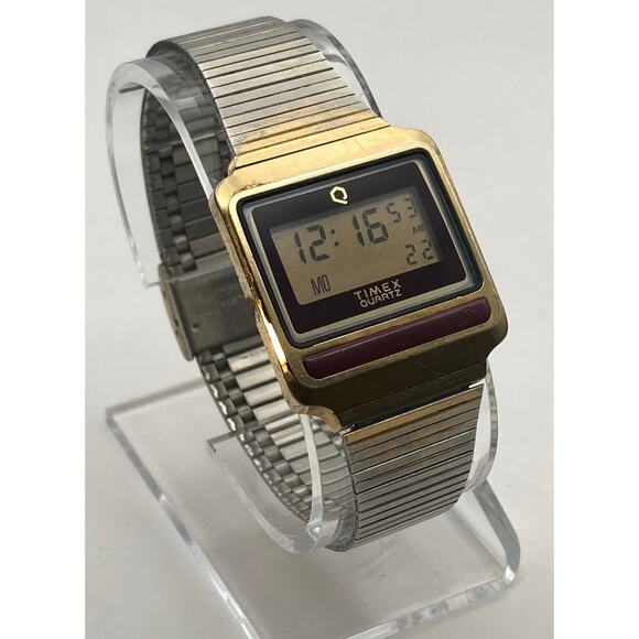 Vintage Timex Q Digital Men's Watch 30mm S Cell Day Date New Battery Command Bar - Picture 4 of 11